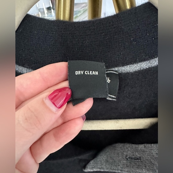 Neiman Marcus Dark Grey 100% Cashmere Quarter-Button Long Sleeve Sweater - Picture 6 of 7